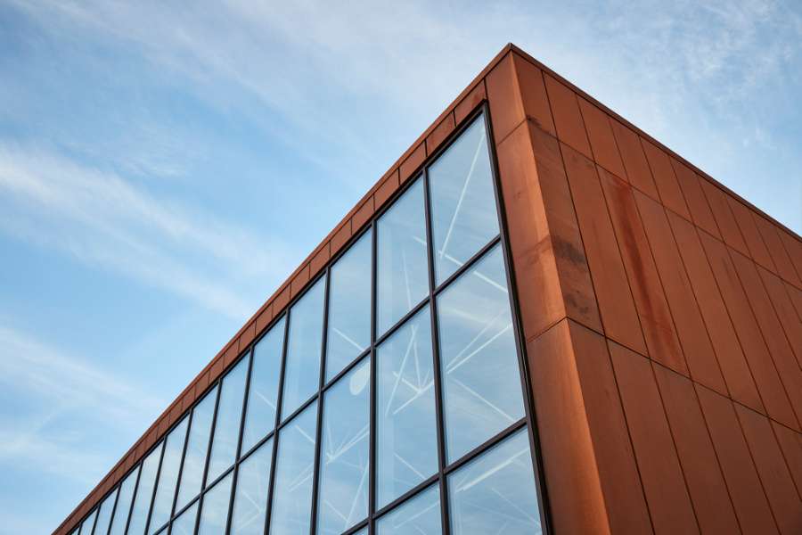 Smukke facadekassetter i cortenstål, Maribo Svømmehal, Ved Stadion 4, 4930 Maribo